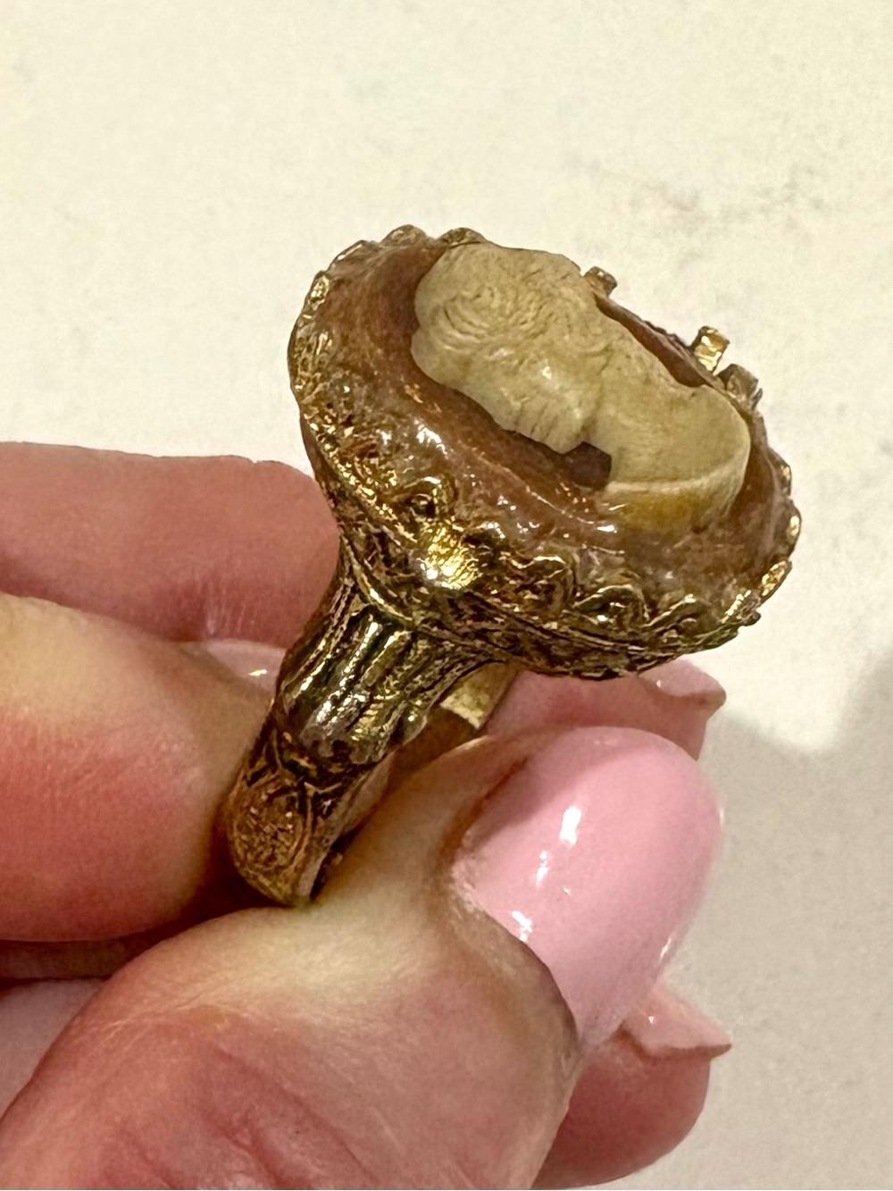 Vintage 1950s Cameo Solid Perfume Holder Ring Adjustable Gold Tone Victorian - Picture 10 of 13
